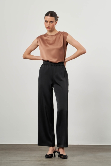 Mizalle Beli Lastikli Geniş Kesimli Siyah Saten Pantolon - Mizalle