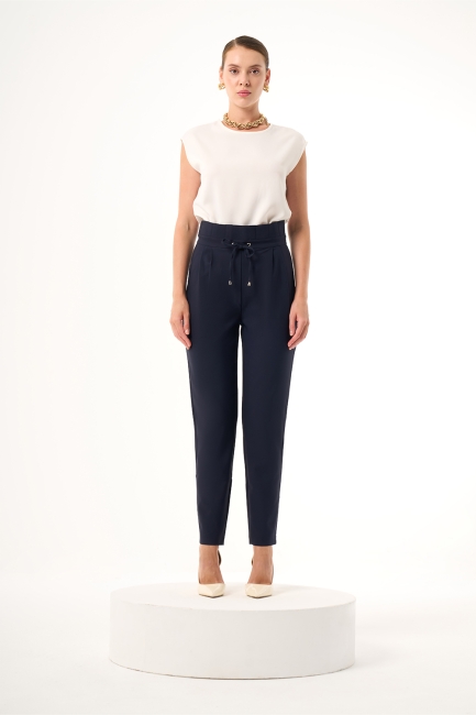 Mizalle Beli Bağcıklı Pileli Lacivert Havuç Pantolon - Mizalle (1)