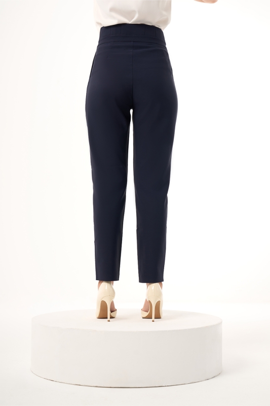 Mizalle Beli Bağcıklı Pileli Lacivert Havuç Pantolon · 4