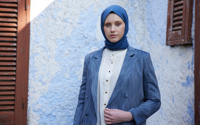 MEVSİM GEÇİŞLERİNDE NASIL GİYİNMELİ?