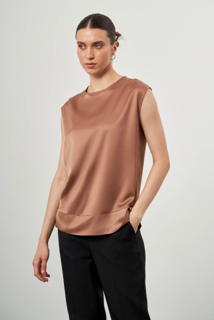 Mizalle Kolsuz Yuvarlak Yaka Bej Rengi Saten Dökümlü Bluz - Mizalle (1)