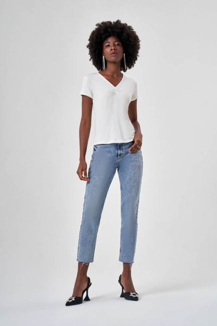 Büzgülü V Yaka Ekru Tshırt - Mizalle (1)