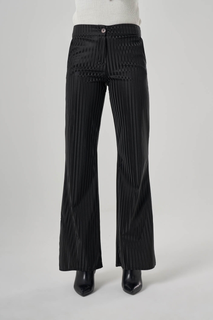 Mizalle Siyah Çizgili Deri Görünümlü Geniş Paça Pantolon - Mizalle (1)