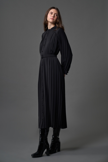 Mizalle Siyah Hakim Yaka İnce pliseli Maksi Şifon Elbise - Mizalle