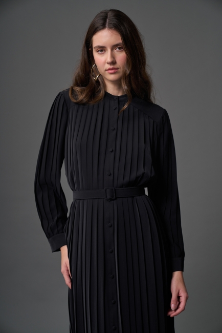 Mizalle Siyah Hakim Yaka İnce pliseli Maksi Şifon Elbise - Mizalle (1)