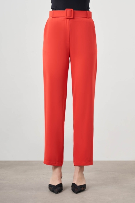 Mizalle Kemerli Klasik Nar Çiçeği Kumaş Pantolon - Mizalle