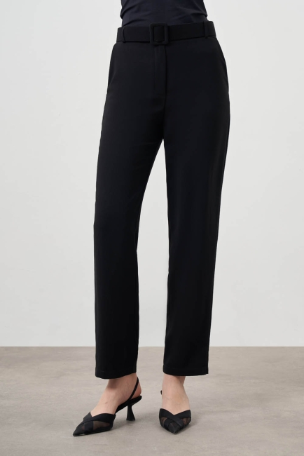 Mizalle Kemerli Klasik Siyah Kumaş Pantolon - Mizalle
