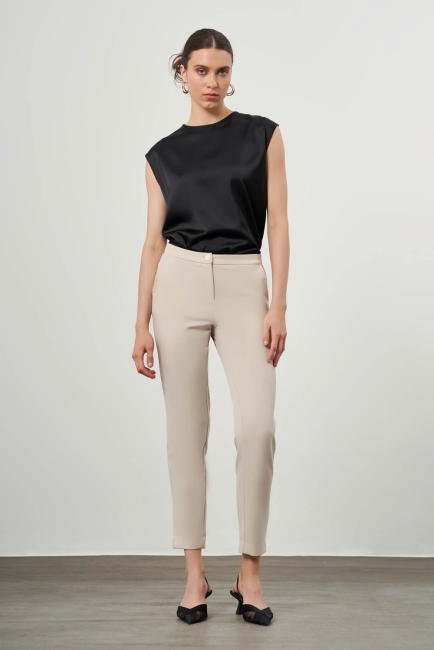 Mizalle Basic Kısa Paça Klasik Bej Rengi Kumaş Pantolon - Mizalle
