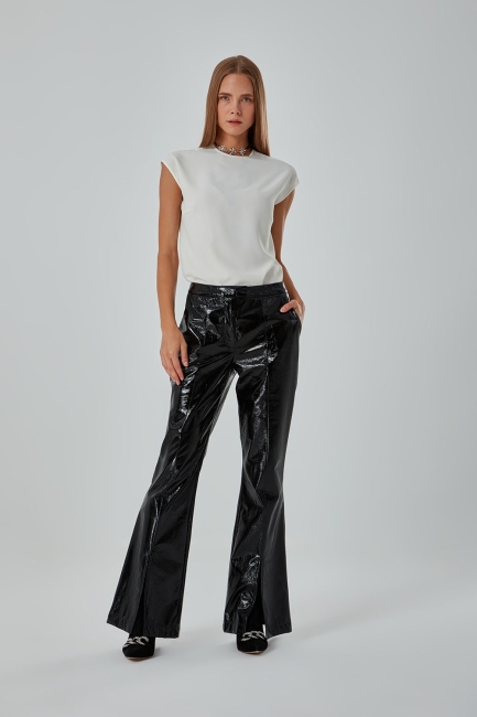 Mizalle Parlak Deri Görünümlü Flare Paça Siyah Pantolon - Mizalle