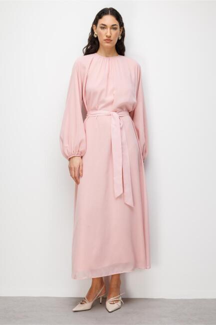 Mizalle Balon Kollu Kuşaklı Pembe Maksi Şifon Elbise - Mizalle (1)