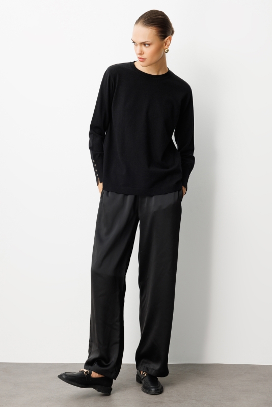 Mizalle Beli Lastikli Geniş Paça Siyah Saten Pantolon · 4