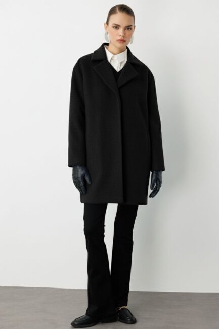 Mizalle Çıt Çıt Kapamalı Siyah Yünlü Kısa Kaşe Kaban - Mizalle