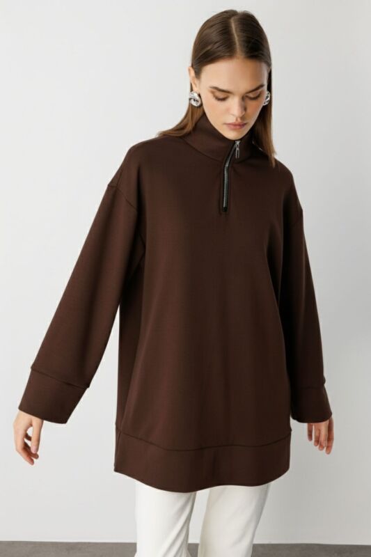 Mizalle  Dik Yaka Yumuşak Dokulu Kahverengi Sweatshirt · 3