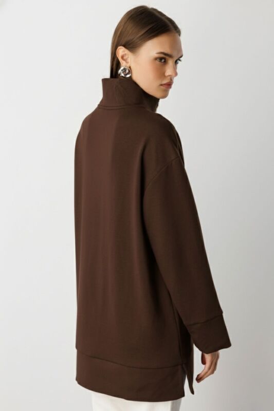 Mizalle  Dik Yaka Yumuşak Dokulu Kahverengi Sweatshirt · 5