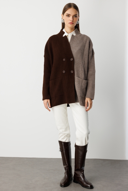 Mizalle Ekstra Oversize Kahverengi Renk Bloklu Cepli Kalın Triko Hırka - Mizalle (1)