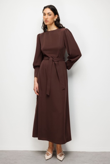 Mizalle Geniş Kol Manşetli Kahverengi Maksi Kloş Elbise - Mizalle (1)