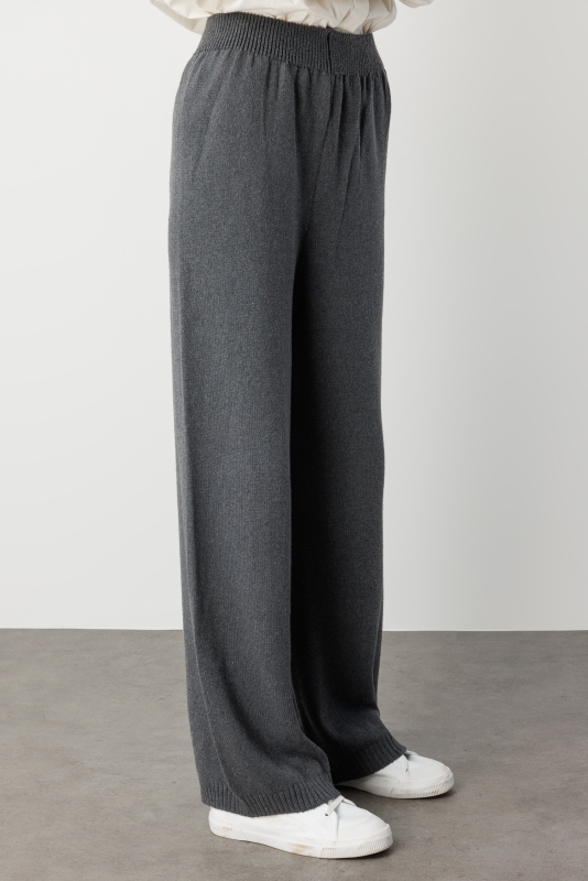 Mizalle Geniş Paça Beli Lastikli Gri Triko Jogger Pantolon · 3