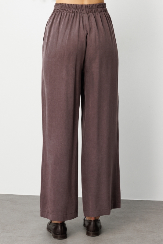 Mizalle Geniş Paça Beli Lastikli  Kahverengi Cupro Pantolon · 5