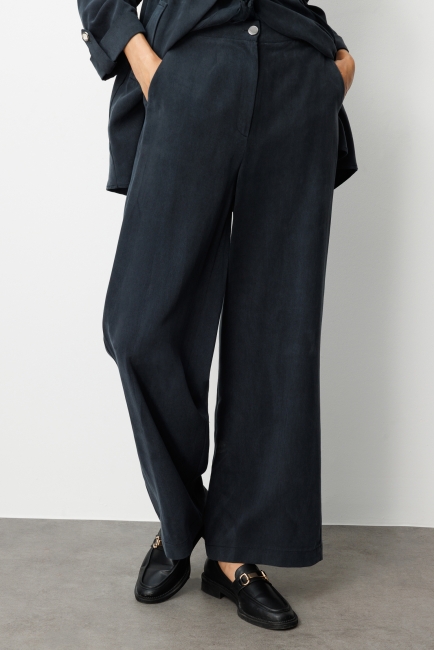 Mizalle Geniş Paça Beli Lastikli Siyah Cupro Pantolon - Mizalle