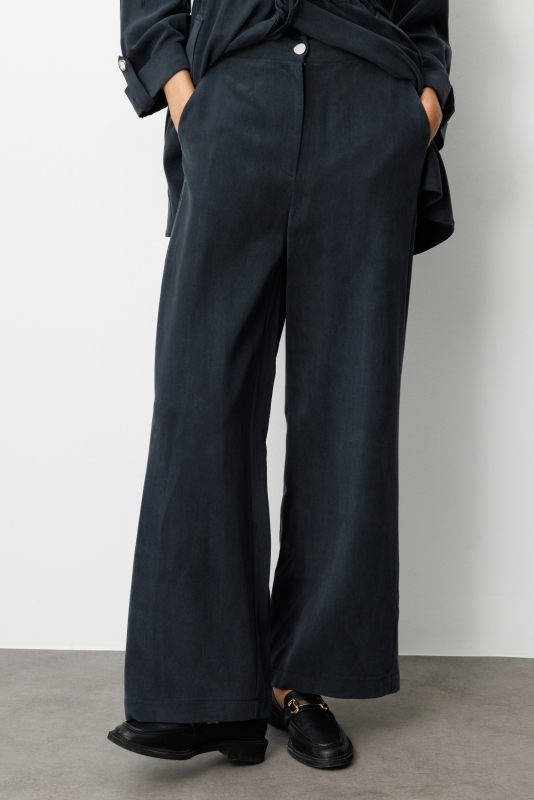 Mizalle Geniş Paça Beli Lastikli  Siyah Cupro Pantolon · 3