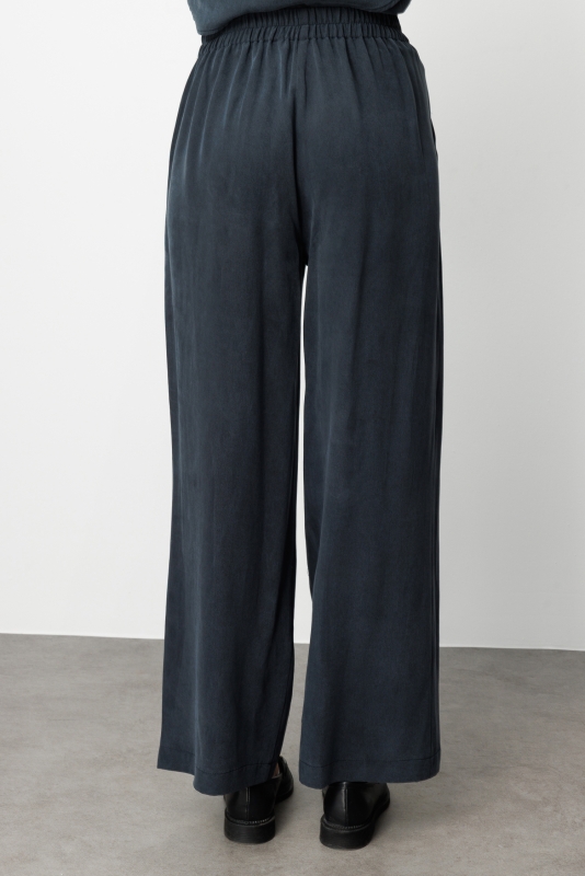 Mizalle Geniş Paça Beli Lastikli  Siyah Cupro Pantolon · 4