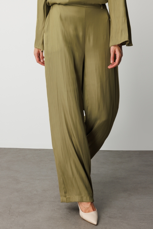 Mizalle Geniş Paçalı Saten Şık Yeşil Pantolon · 3