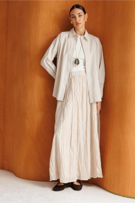Mizalle Kırışık Görünümlü Saf Pamuk Bej Rengi Maksi Etek - Mizalle