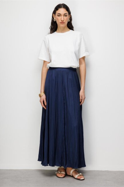 Mizalle Lacivert Kırışık Görünümlü Saten Maksi Etek - Mizalle