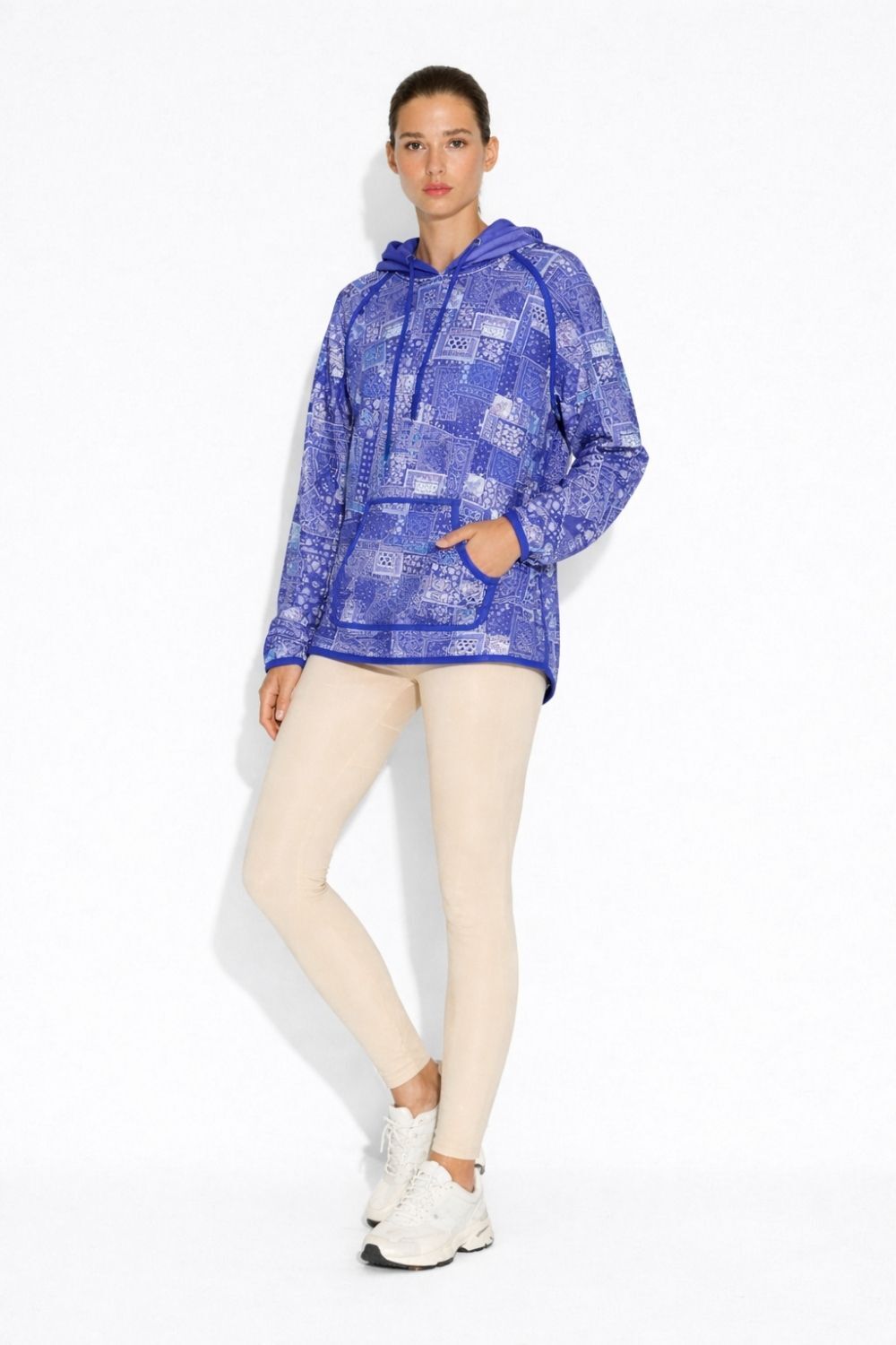 Mizalle Mavi Etnik Desenli Kanguru Cepli Sweatshirt