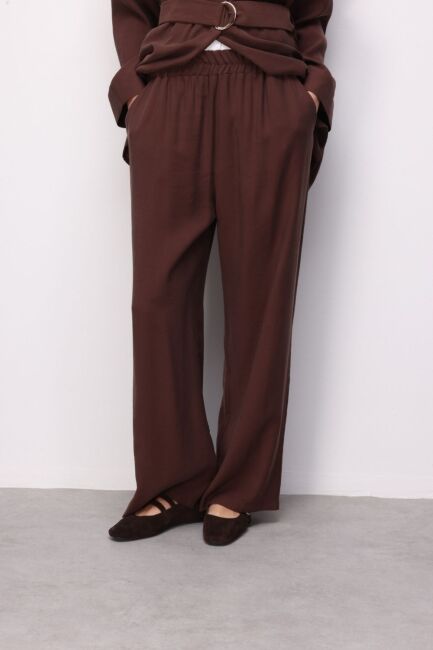 Mizalle Modal Dokulu Beli Lastikli Kahverengi Pantolon - Mizalle (1)