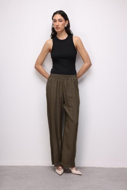 Mizalle Modal Dokulu Lastikli Haki Rahat Pantolon - Mizalle