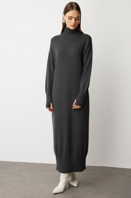 Mizalle Oversize Dik Yaka Füme Rengi Uzun Kalın Triko Elbise - Mizalle