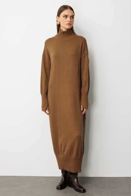 Mizalle Oversize Dik Yaka Karamel Rengi Uzun Kalın Triko Elbise - Mizalle (1)