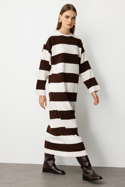 Mizalle Oversize Ekru Kahverengi Çizgili Uzun Kalın Triko Elbise - Mizalle (1)