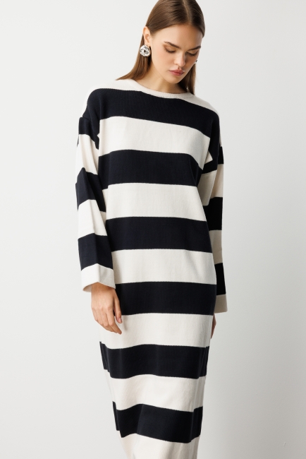 Mizalle Oversize Ekru Siyah Çizgili Uzun Kalın Triko Elbise - Mizalle (1)