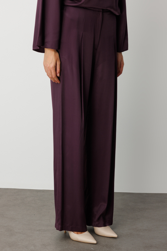 Mizalle Pilise Detaylı Bordo Saten Dökümlü Pantolon · 5