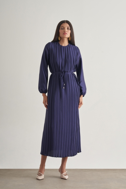 Mizalle Saten Dokulu İnce Piliseli Lacivert Maksi Elbise - Mizalle