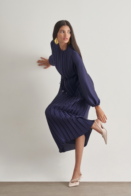 Mizalle Saten Dokulu İnce Piliseli Lacivert Maksi Elbise - Mizalle (1)