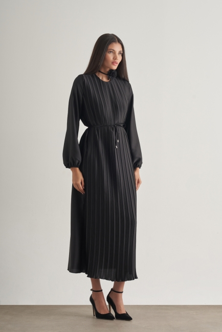 Mizalle Saten Dokulu İnce Piliseli Siyah Maksi Elbise - Mizalle (1)