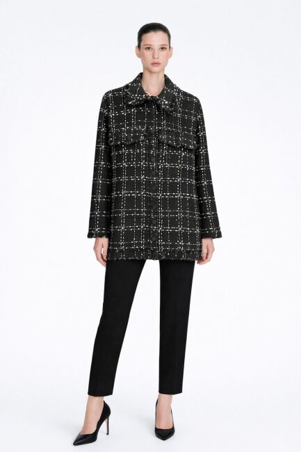 Mizalle Siyah Beyaz Tüvit Dokuma Çıtçıtlı Uzun Ceket - Mizalle