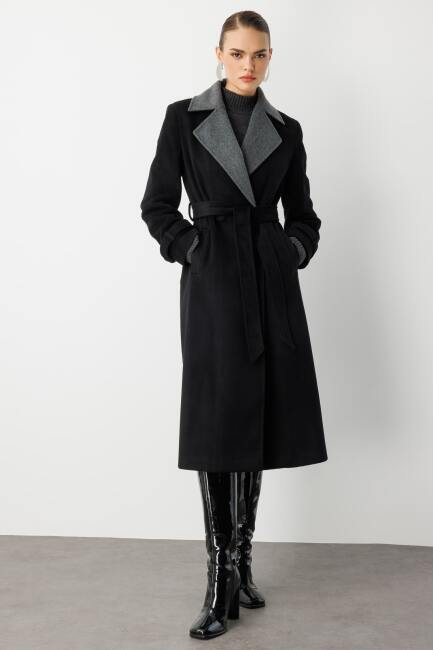 Mizalle Siyah Gri Detaylı Uzun Klasik Kaşe Kaban - Mizalle