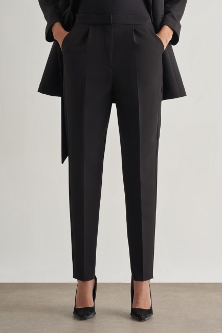 Mizalle Tek Pile Siyah Krep Klasik Pantolon - Mizalle