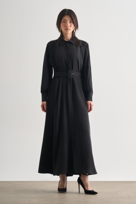 Mizalle Tencel Dokulu Pile Detaylı Kemerli Maksi Siyah Elbise - Mizalle