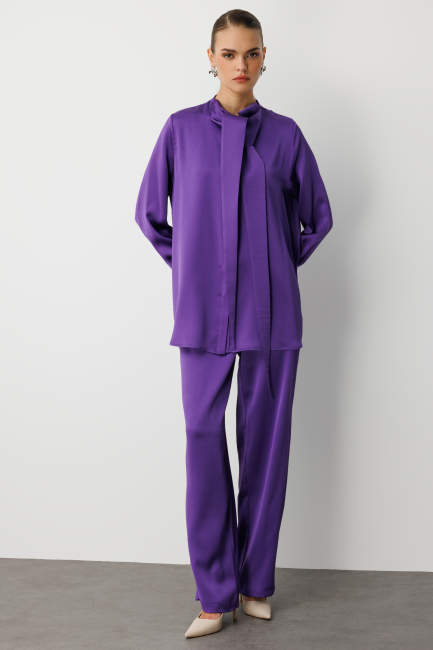 Mizalle Uzun Fular Detaylı Mor Saten Şık Bluz - Mizalle