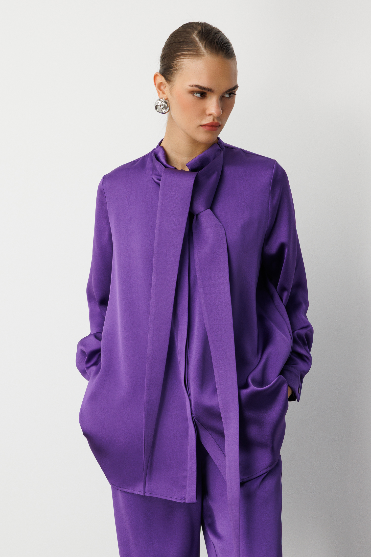 Mizalle Uzun Fular Detaylı Mor Saten Şık Bluz - Mizalle