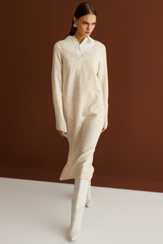 Mizalle V Yaka Oversize Yırtmaçlı Bej Rengi Uzun Triko Elbis · 3