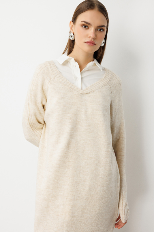Mizalle V Yaka Oversize Yırtmaçlı Bej Rengi Uzun Triko Elbis · 5