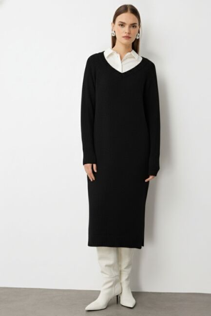 Mizalle V Yaka Oversize Yırtmaçlı Siyah Uzun Triko Elbise - Mizalle