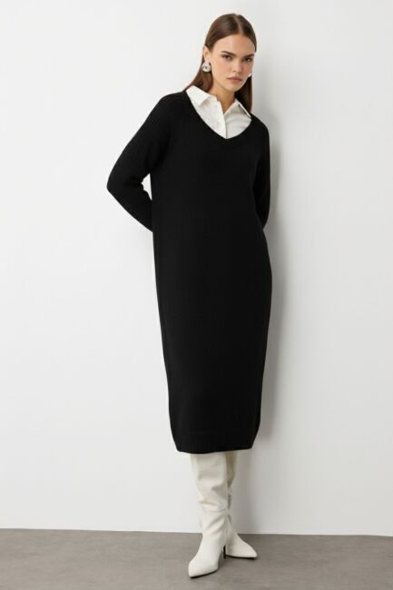 Mizalle V Yaka Oversize Yırtmaçlı Siyah Uzun Triko Elbise - Mizalle (1)