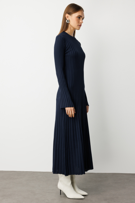 Mizalle Volanlı Etekli Yuvarlak Yaka Lacivert Kaşkorse Uzun Triko Elbise - Mizalle (1)